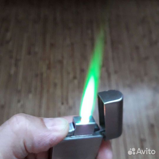 Зажигалка газовая