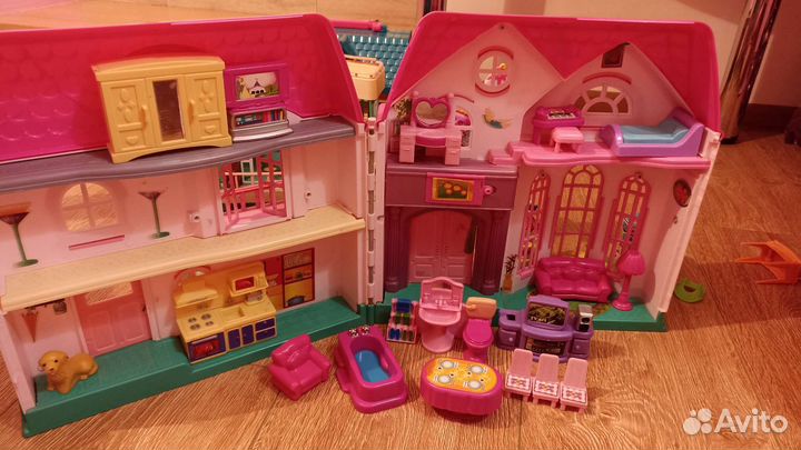 Игрушечный дом для кукол