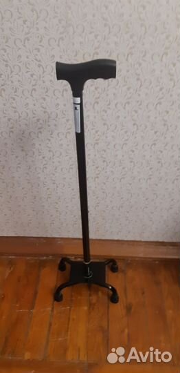 Трость четырехопорная для ходьбы