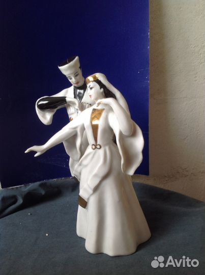 Фарфоровая статуэтка грузинский танец Дулёво СССР