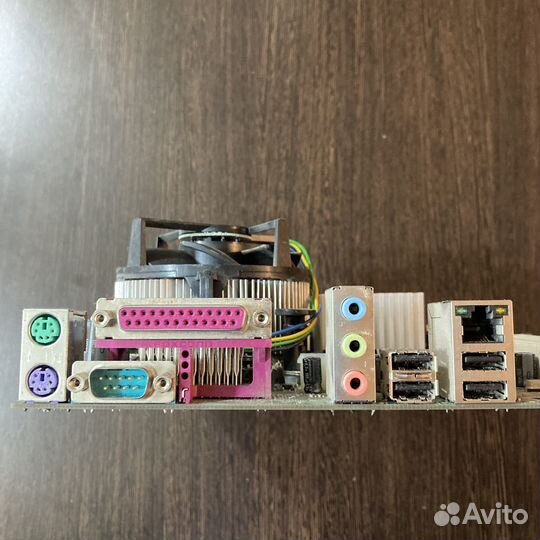 Материнская плата с процессором и памятью