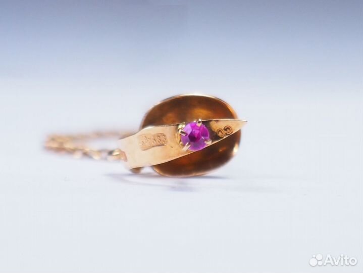 Брошь. Булавка «Шпага» с корундом. Золото 583 пр