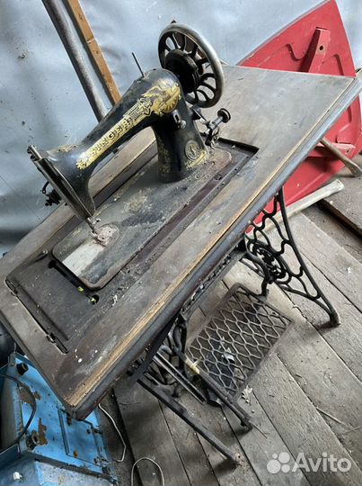 Швейная машинка Zinger