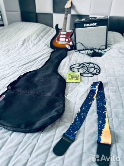 Набор для начинающего(гитара, комбик, шнур, чехол)