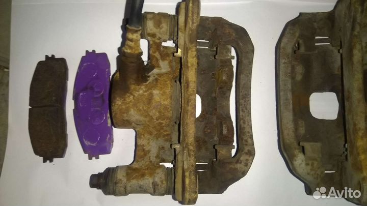 Суппорта тормозные задние Toyota Crown JZS 141