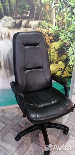 Компьютерное кресло руководителя. Эко кожа