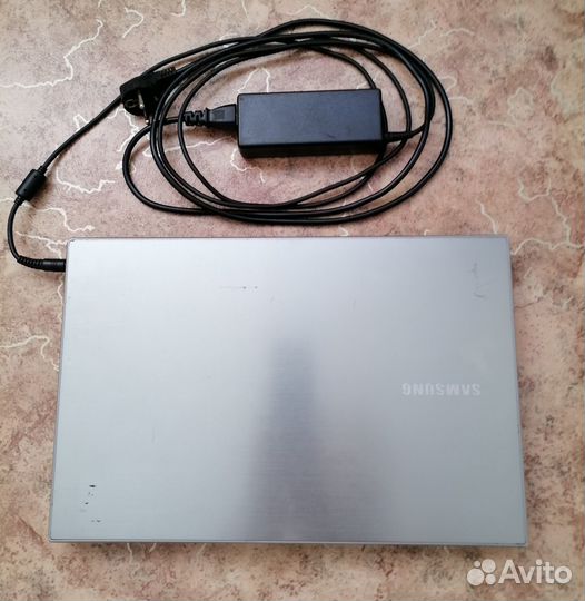 Ноутбук Samsung NP300V5A, дисплей 15.6