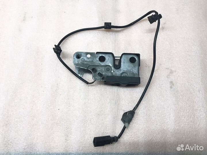 Замок капота Passat CC