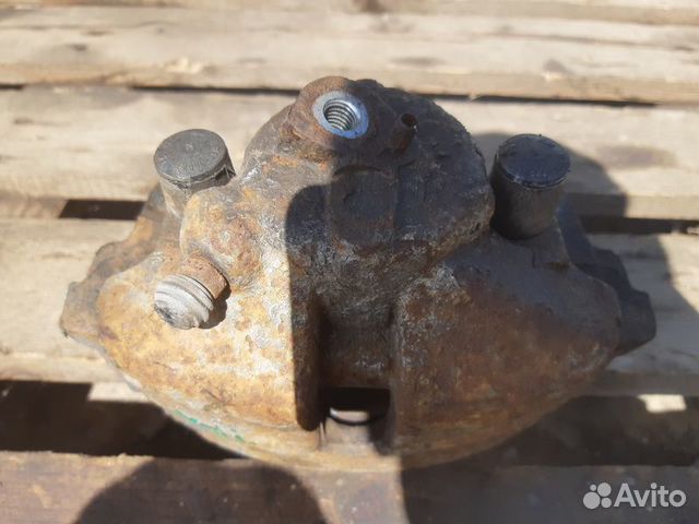 Суппорт тормозной передний правый Skoda Yeti