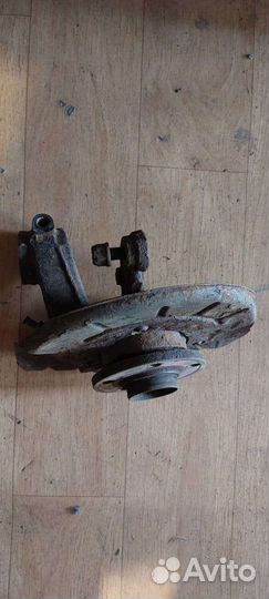 Кулак поворотный левый Skoda Rapid