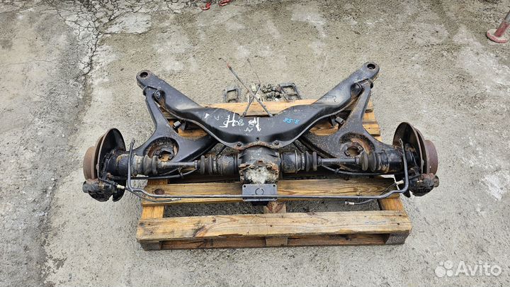 Задний подрамник в сборе на Mercedes W123