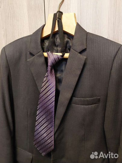 Костюм школьный 128 и рубашки