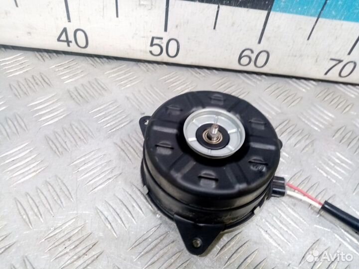 Б/У Моторчик вентилятора левый#001