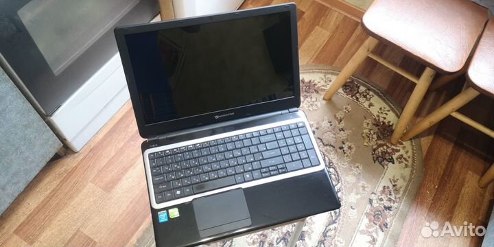 Ноутбук Packard Bell Z5WT1 с GeForce 820M на 1 гиг
