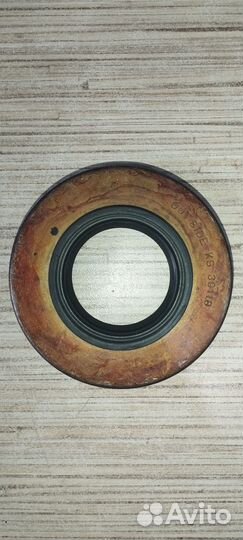 Сальник хвостовика редуктора заднего моста Ssang