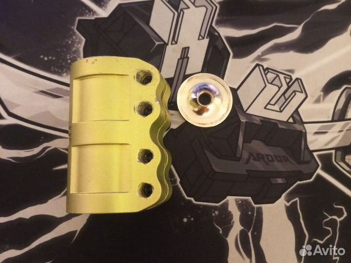 Зажим для трюкового самоката