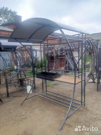 Мангал с крышей