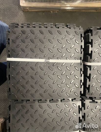 Модульная плитка пвх для магазина