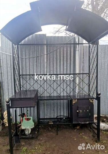 Мангал с крышей