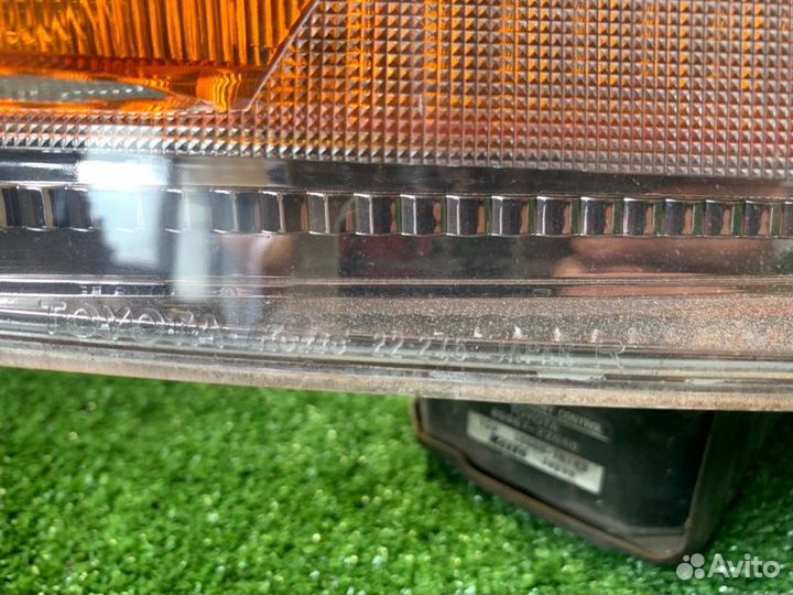 Фара правая Toyota Mark Ii JZX100 1JZ-GTE 09.1996