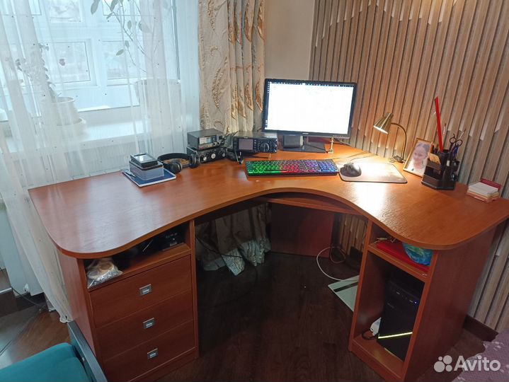 Компьютерный стол большой 160х125