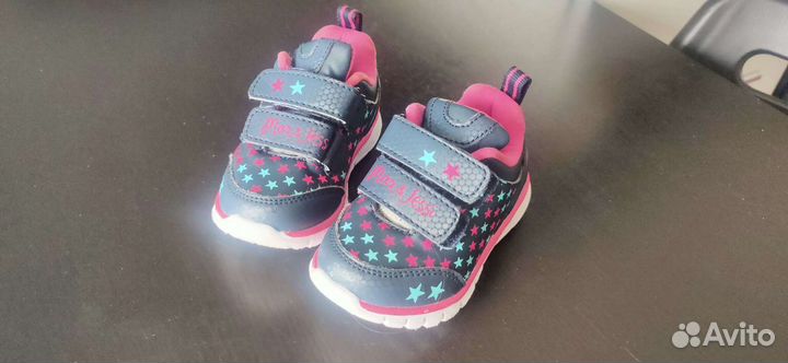 Кроссовки детские