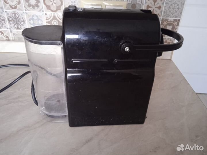 Капсульная кофемашина delonghi