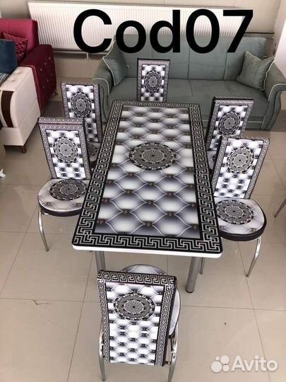 Кухонный стол и стулья