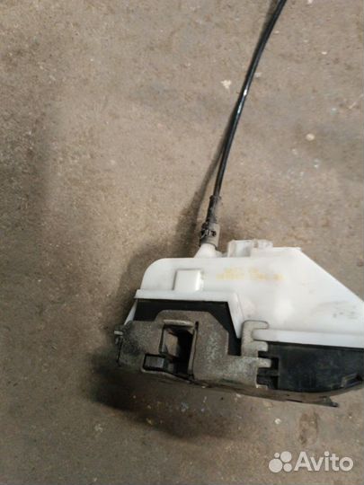 Замок двери передний правый Renault Megane 2