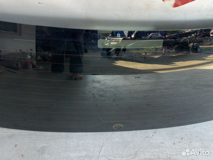 Lexus LX570 Заднее лобовое стекло