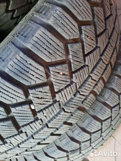 Gislaved Nord Frost 200 SUV 215/65 R16 102T