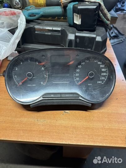 Volkswagen polo Панель приборов