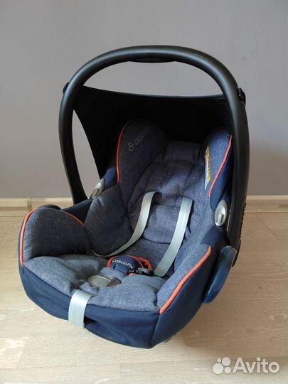 Автолюлька Maxi cosi cabriofix 0+ и адаптеры