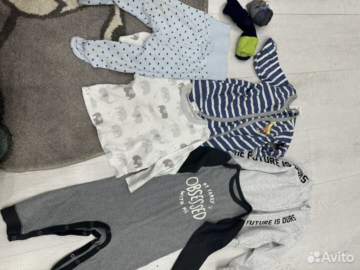 Пакет с детскими вещами