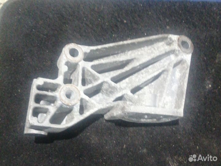 Кронштейн генератора Opel Astra H, Z18XE