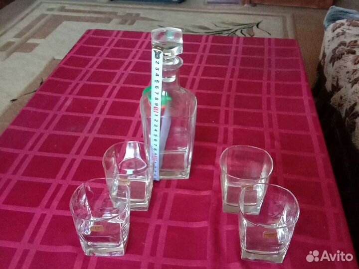 Графин, штоф с рюмками, бокалы