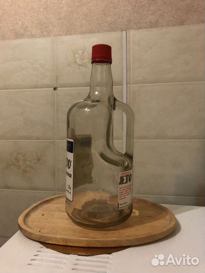 Бутылка стеклянная с ручкой (1.75л)