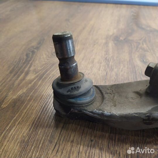 Рычаг подвески нижний передний правый Nissan Teana