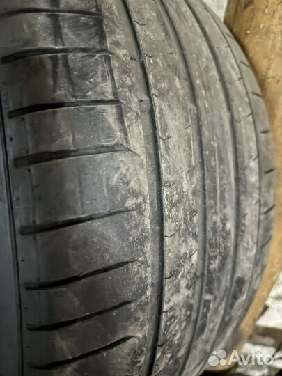 Pirelli P Zero Sports CAR 285/40 R22