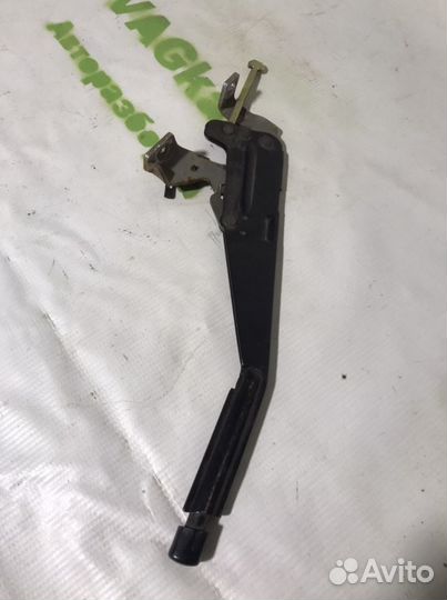 Рычаг ручного тормоза volkswagen polo Mk3. 1H07113