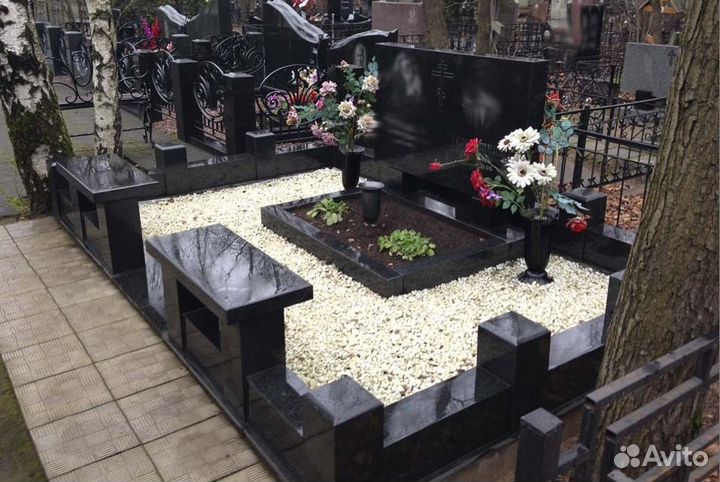 Памятники, оградки, фото на стекле, облагораживан