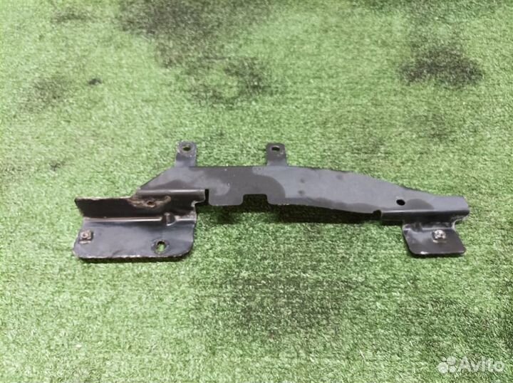 Кронштейн (сопут. товар) Audi Q7 2005