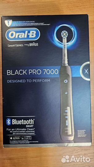 Электрическая зубная щетка Oral-B Pro 7000
