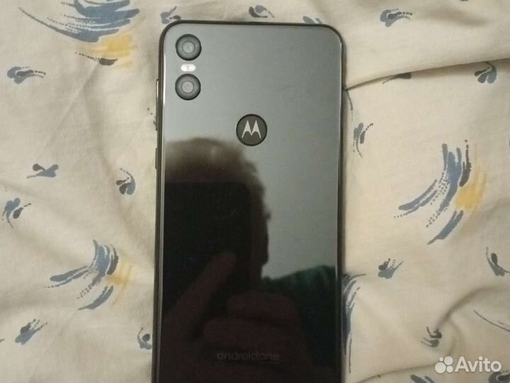 Телефон Motorola one европеец полный комплект