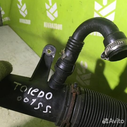 Патрубок воздушного фильтра Сеат Толедо 2