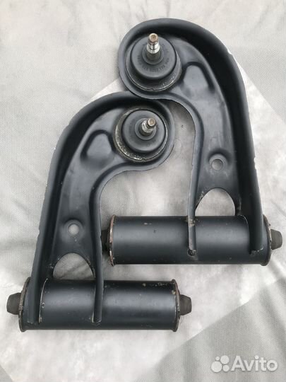 Рычаги подвески передние верхние Mercedes C W202