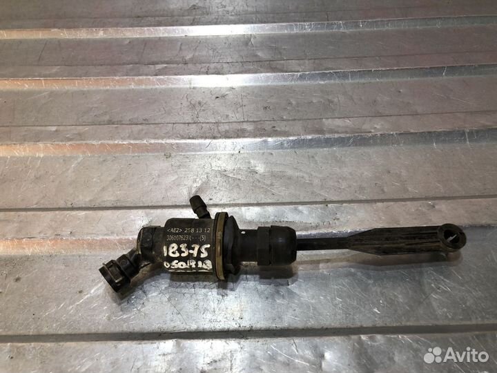 Рабочий цилиндр сцепления Рено Сандеро 1