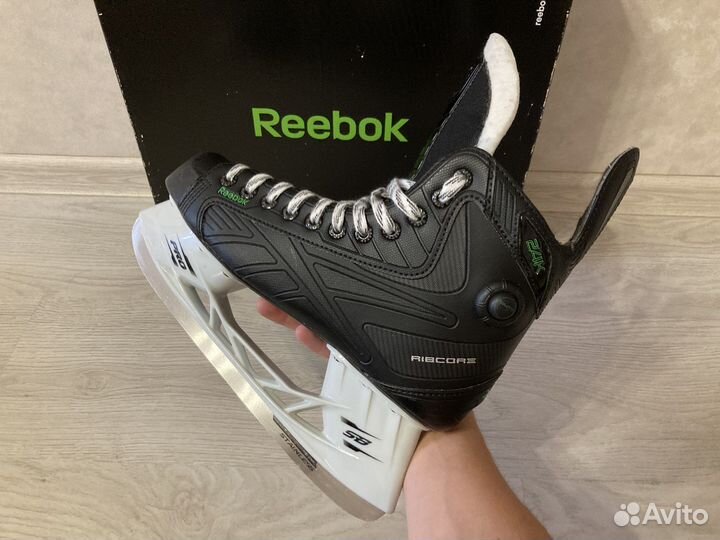 Коньки хоккейные