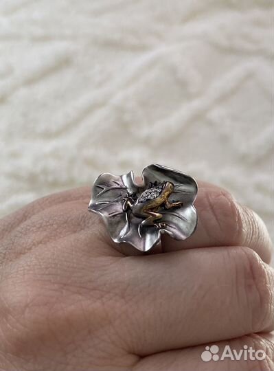 Продам серебряное кольцо 17,5 р
