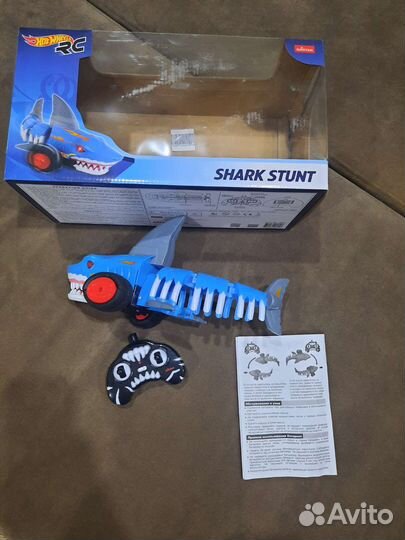 Игрушка Hotwheels-акула и машинка танк
